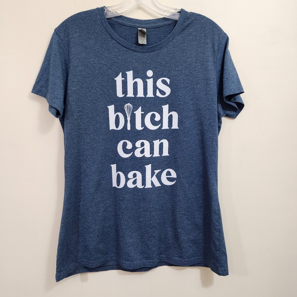Instant message "This b*tch‎ can bake" graphic short sleeve heathered t-shirt L